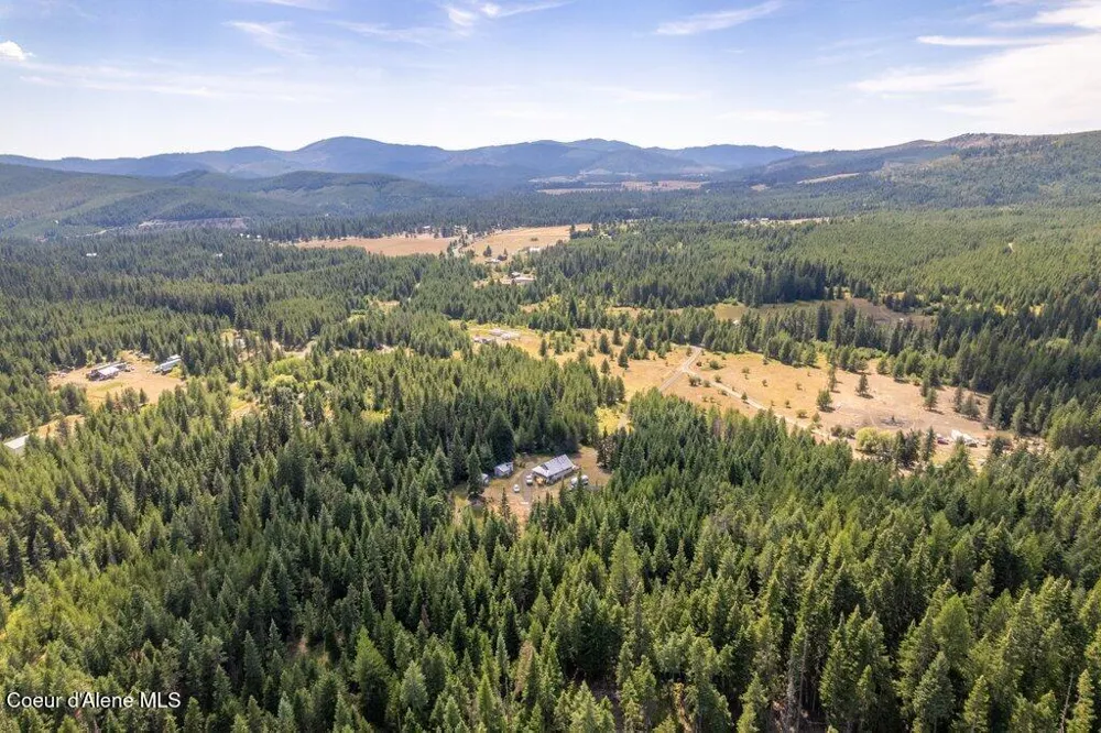 207 Happy Valley Lane St. Maries, ID 83861