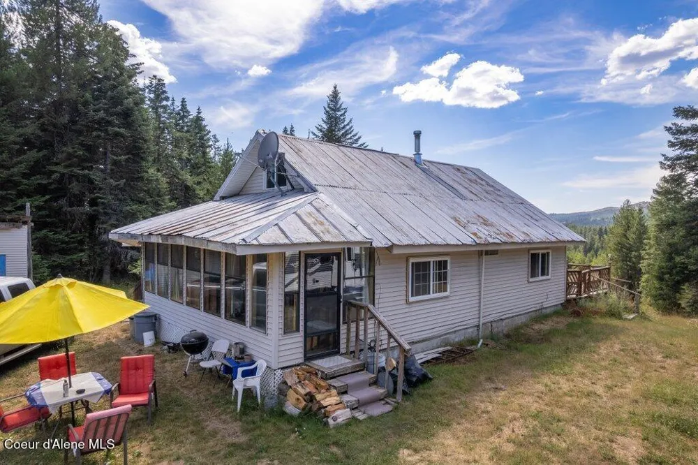 207 Happy Valley Lane St. Maries, ID 83861