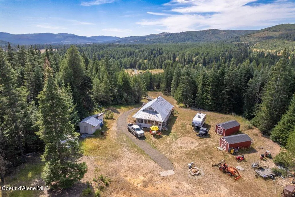 207 Happy Valley Lane St. Maries, ID 83861