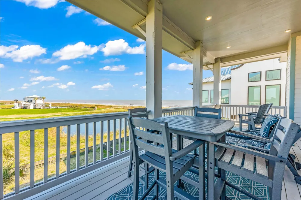 312 Seagrass Gilchrist, TX 77617