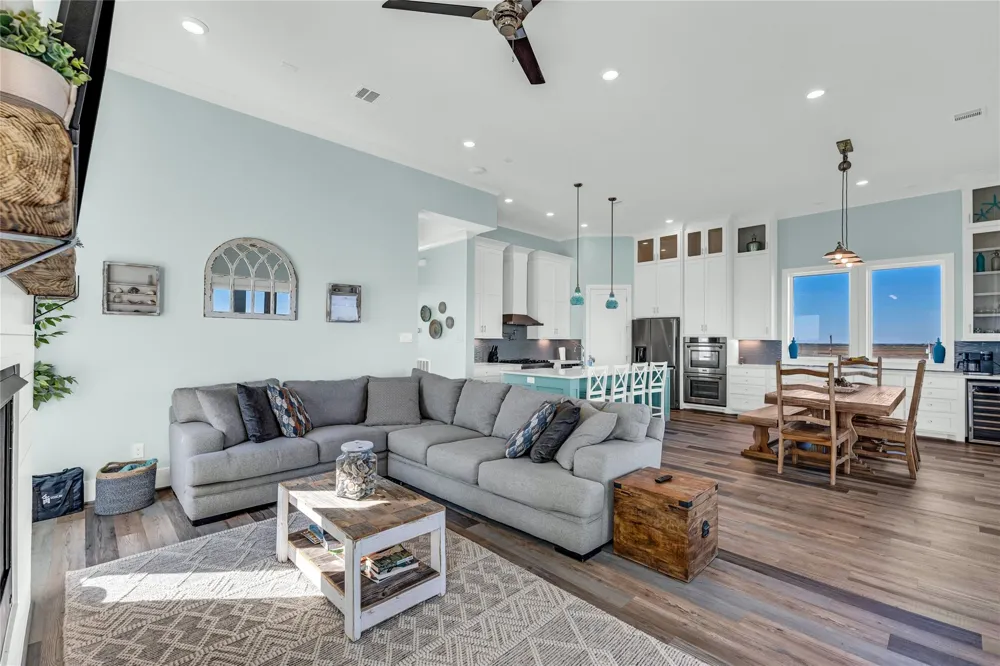 312 Seagrass Gilchrist, TX 77617