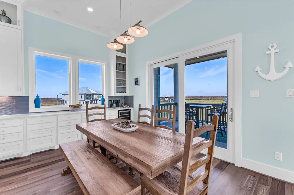 312 Seagrass Gilchrist, TX 77617