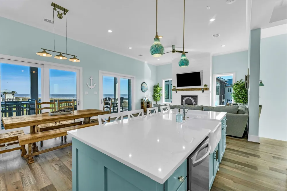 312 Seagrass Gilchrist, TX 77617