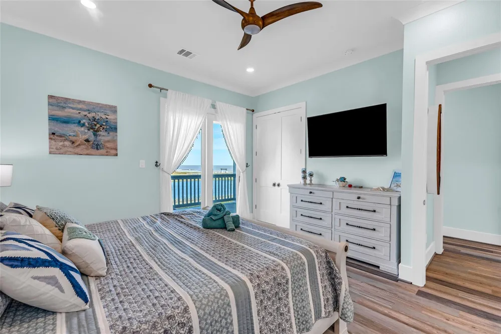 312 Seagrass Gilchrist, TX 77617