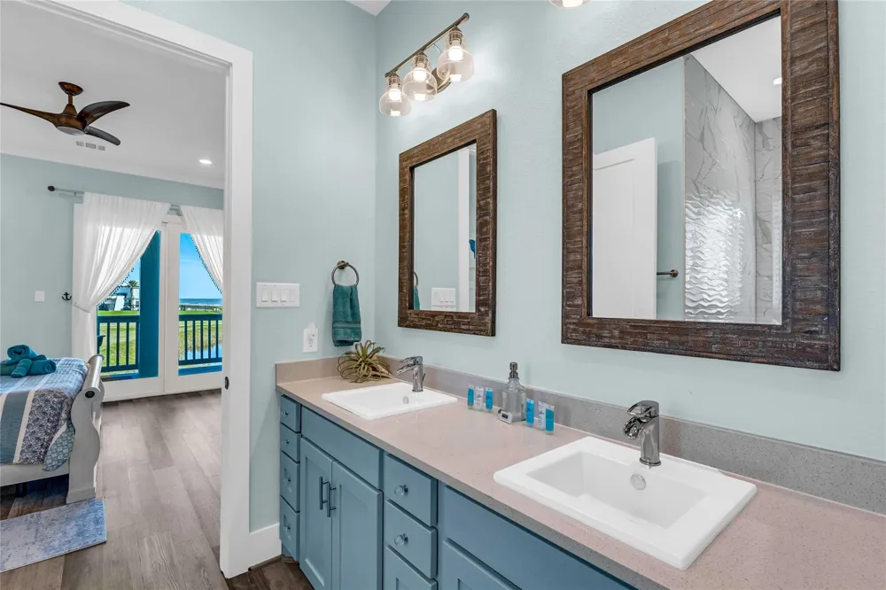 312 Seagrass Gilchrist, TX 77617