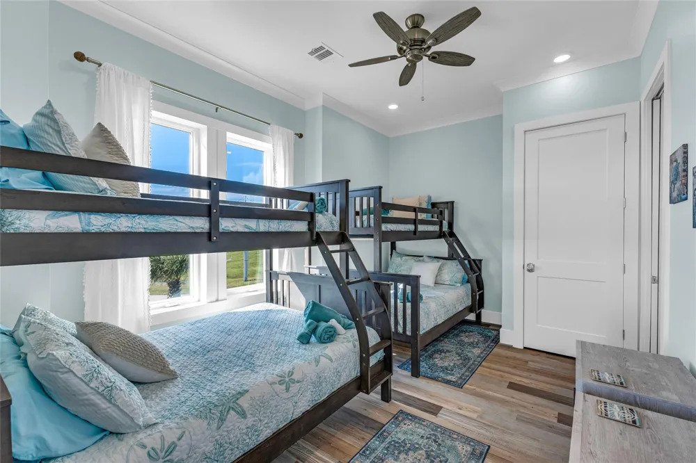 312 Seagrass Gilchrist, TX 77617