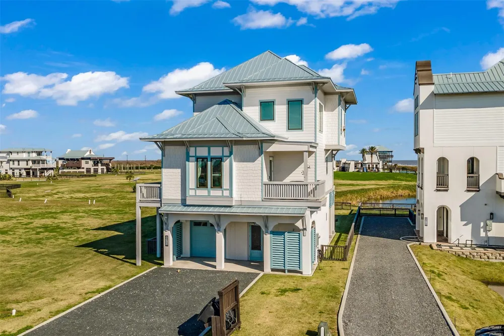 312 Seagrass Gilchrist, TX 77617