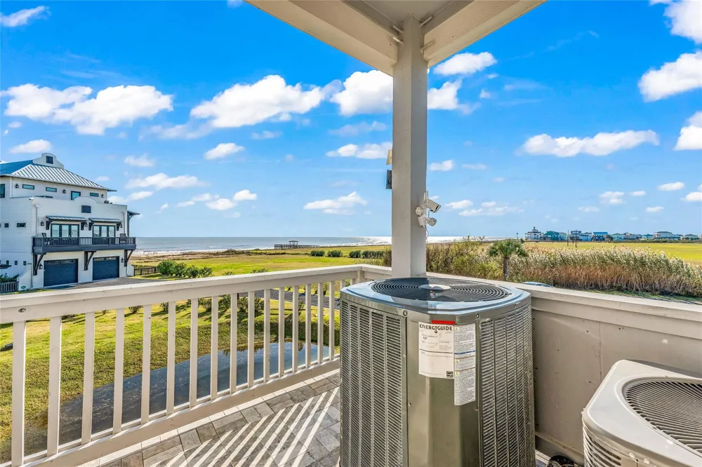 312 Seagrass Gilchrist, TX 77617