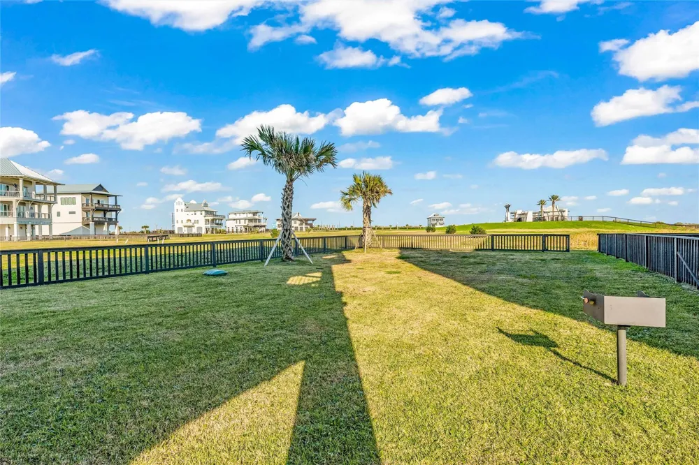 312 Seagrass Gilchrist, TX 77617
