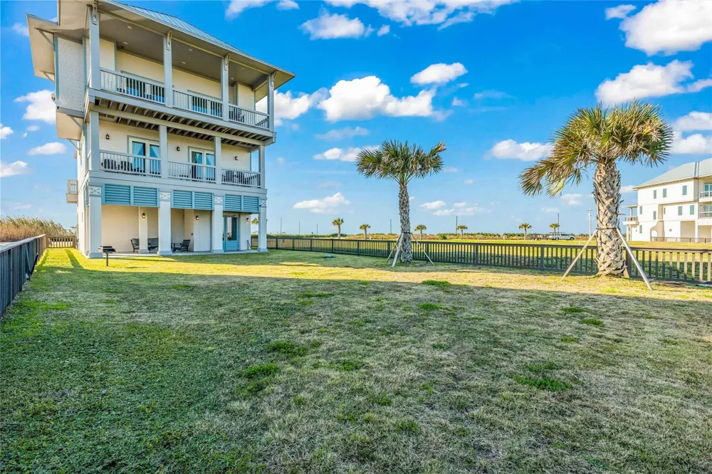 312 Seagrass Gilchrist, TX 77617