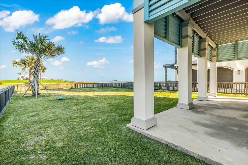 312 Seagrass Gilchrist, TX 77617