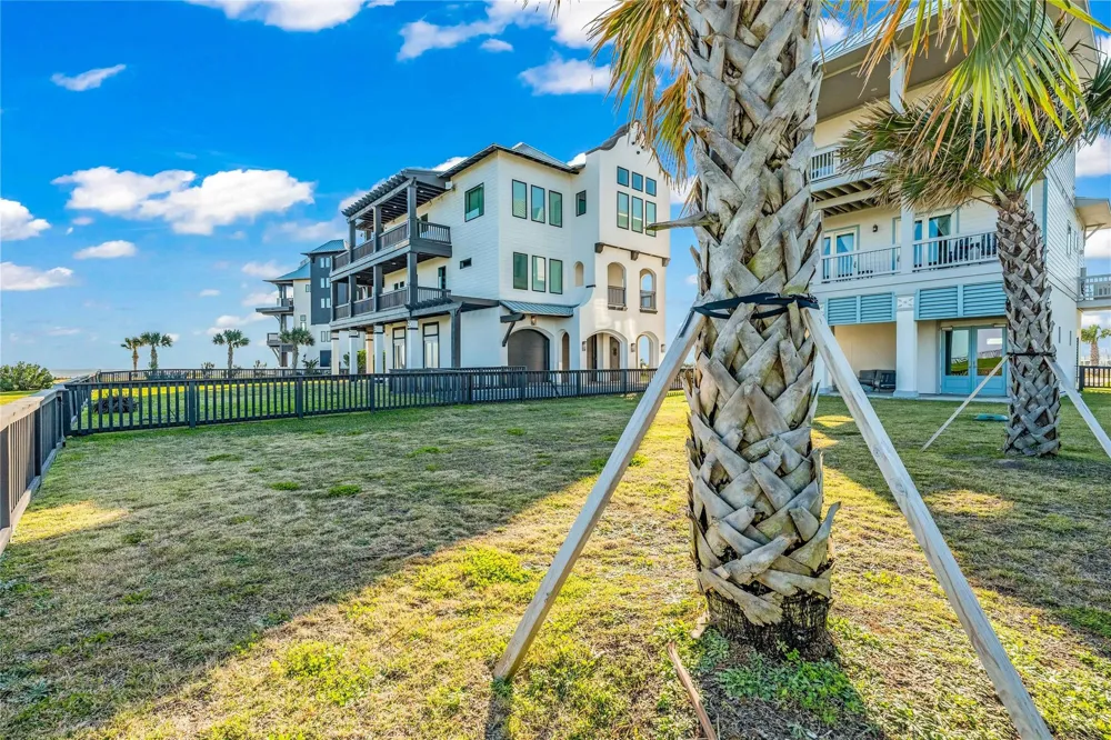 312 Seagrass Gilchrist, TX 77617
