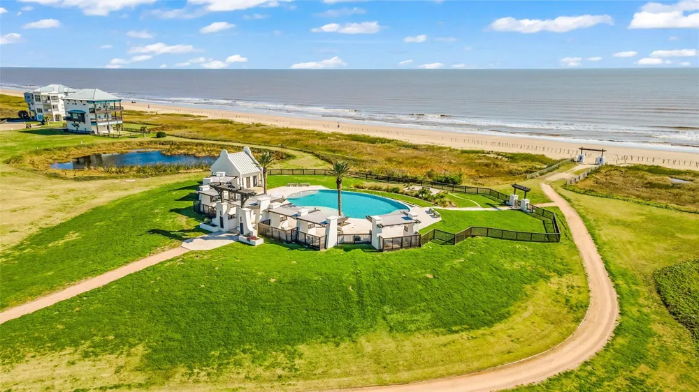 312 Seagrass Gilchrist, TX 77617