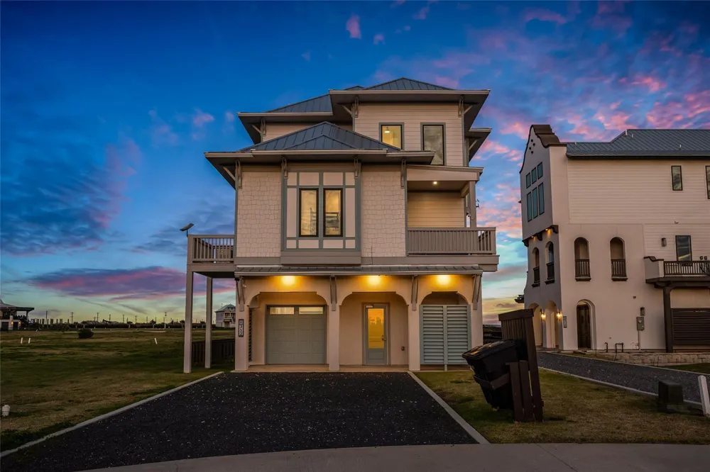 312 Seagrass Gilchrist, TX 77617