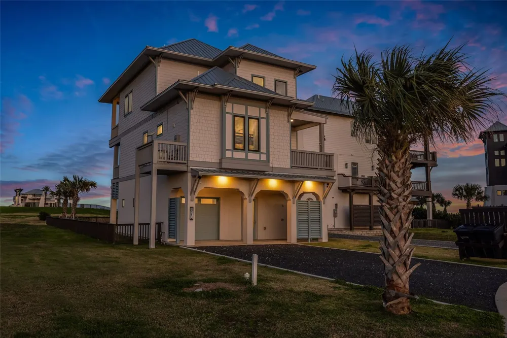 312 Seagrass Gilchrist, TX 77617
