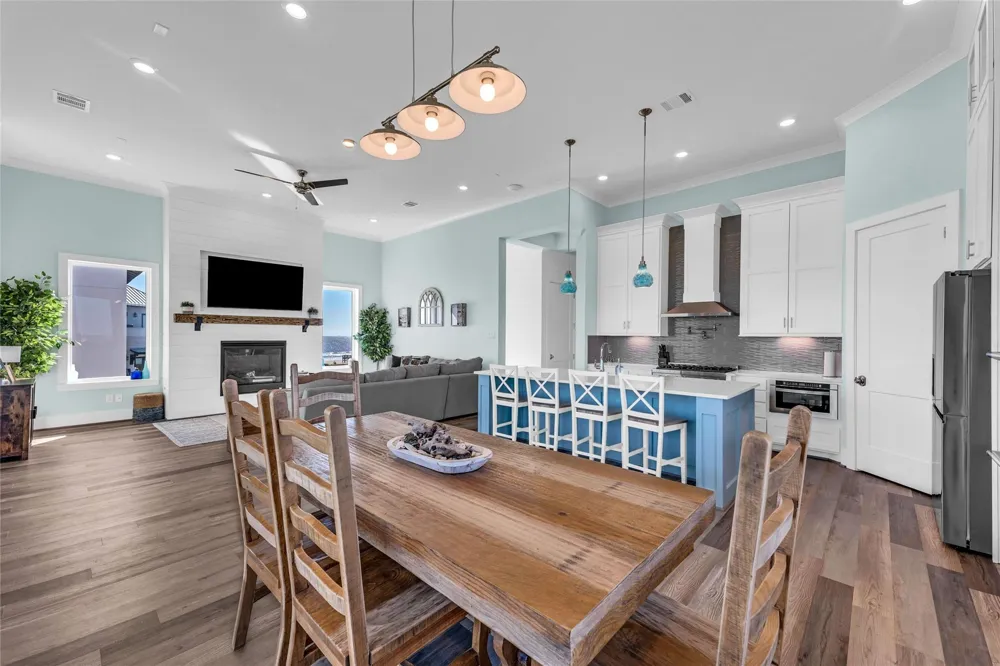 312 Seagrass Gilchrist, TX 77617