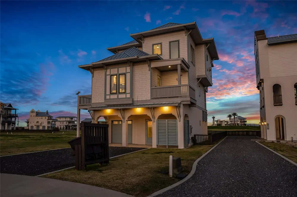 312 Seagrass Gilchrist, TX 77617