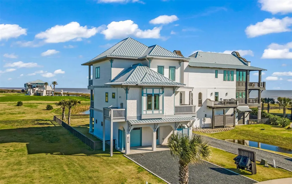 312 Seagrass Gilchrist, TX 77617