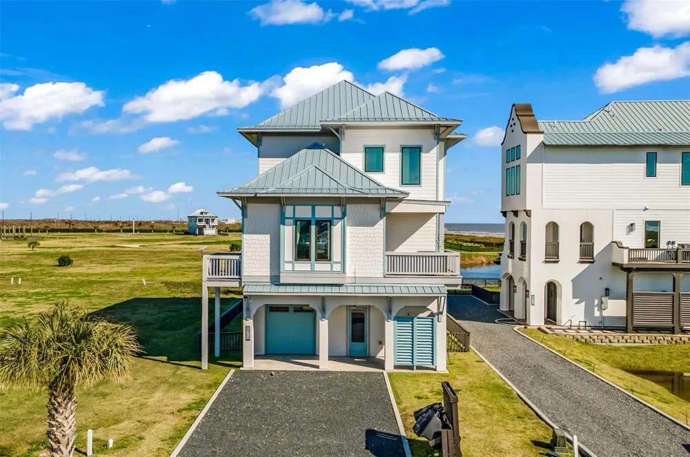 312 Seagrass Gilchrist, TX 77617