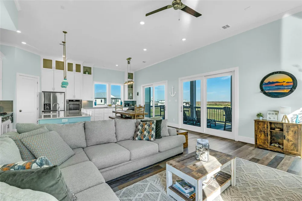 312 Seagrass Gilchrist, TX 77617