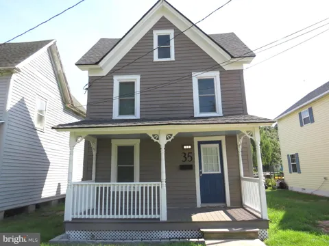 35 W CHESAPEAKE AVENUE