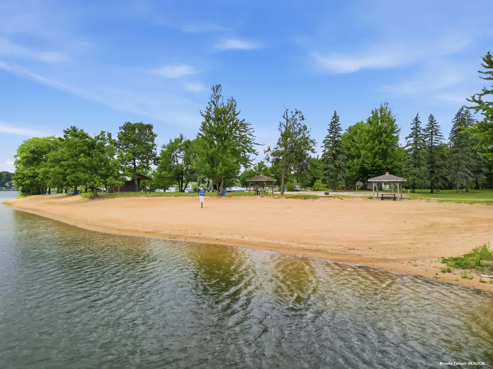 6362 Cedar Trace Canadian Lakes, MI 49346