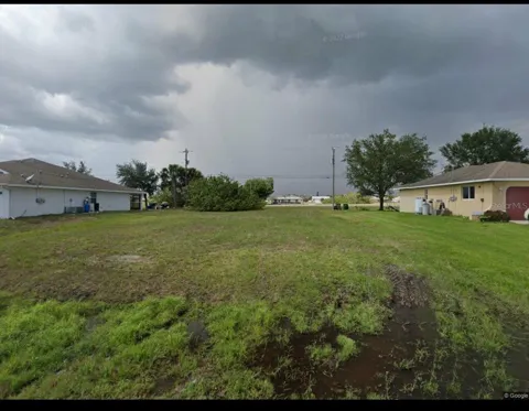 2121 NE 15TH LANE