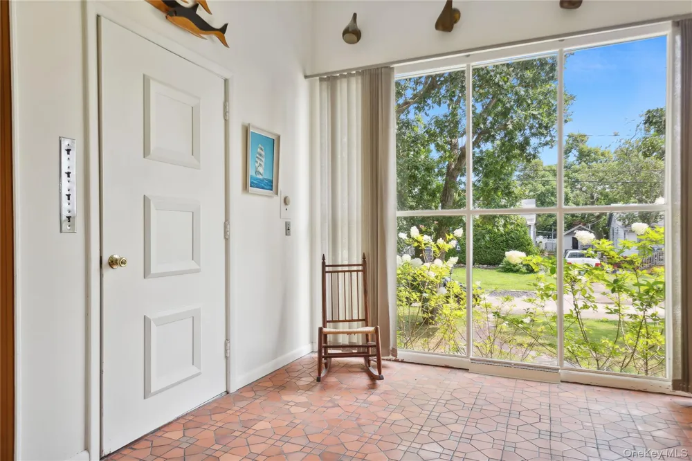 33 Beach Road Laurel, NY 11948
