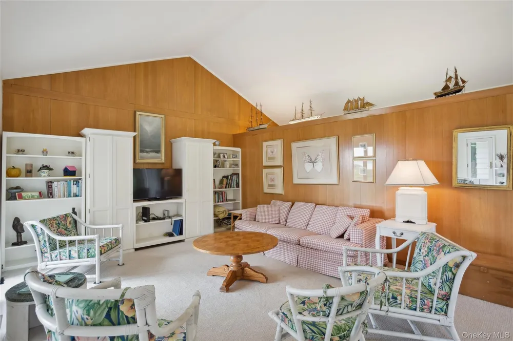 33 Beach Road Laurel, NY 11948