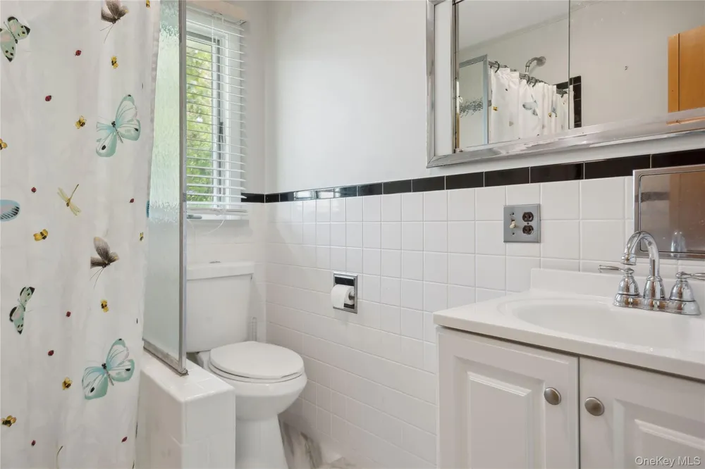 33 Beach Road Laurel, NY 11948
