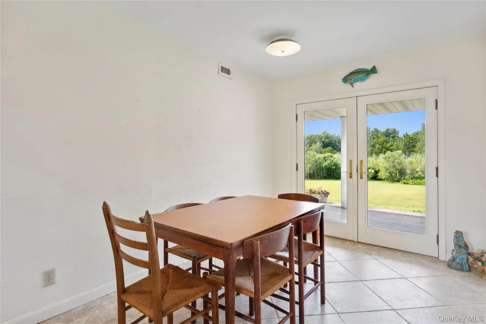 33 Beach Road Laurel, NY 11948