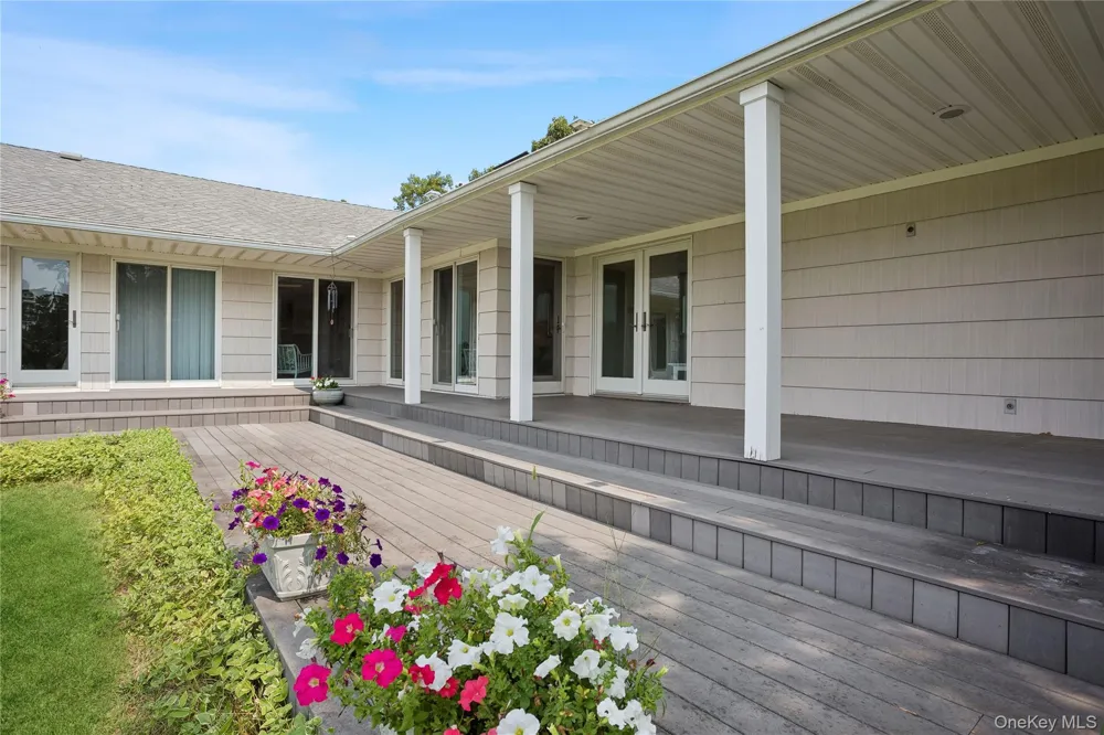 33 Beach Road Laurel, NY 11948