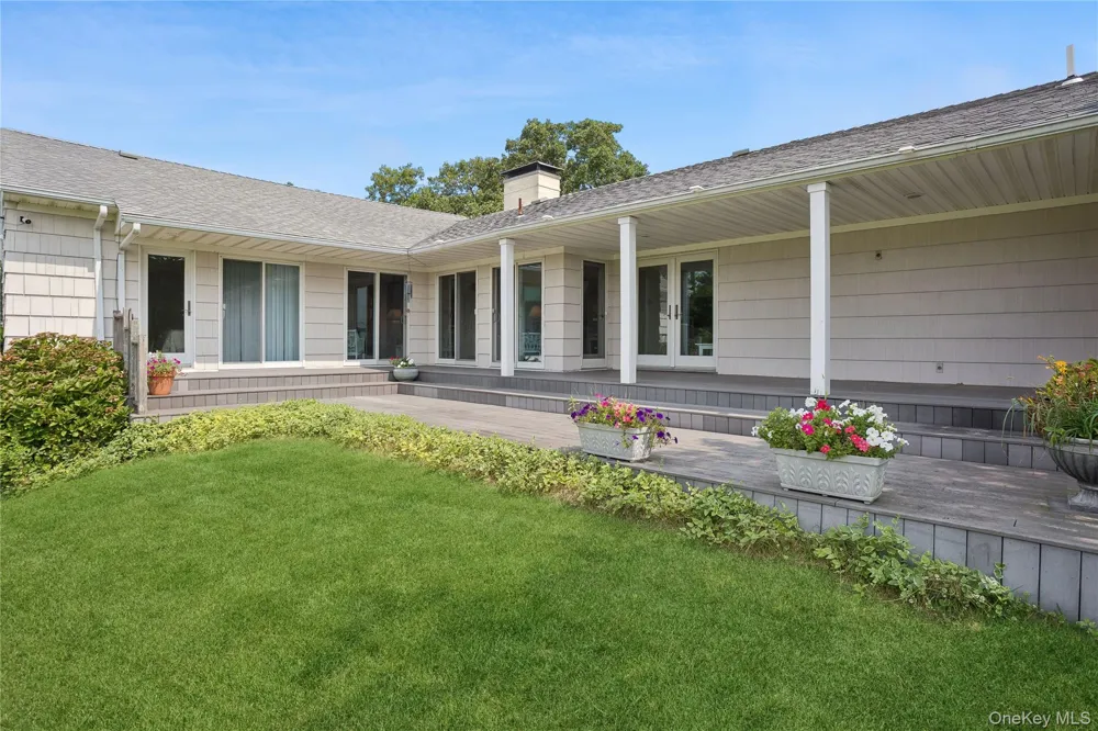 33 Beach Road Laurel, NY 11948
