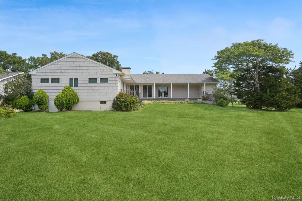 33 Beach Road Laurel, NY 11948