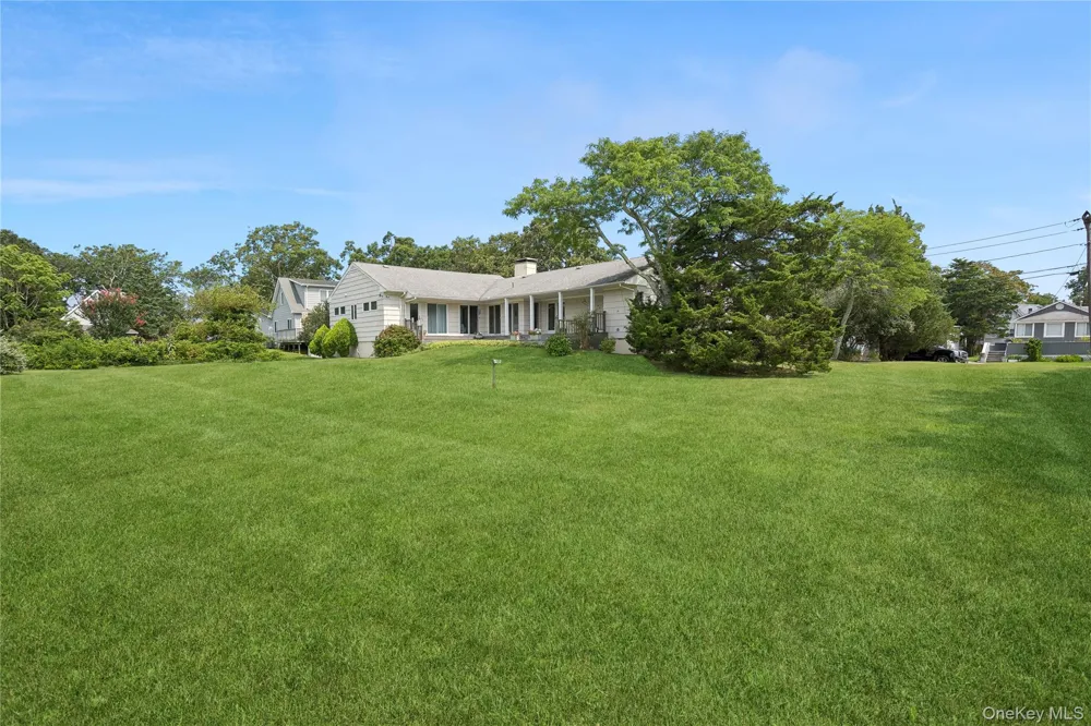 33 Beach Road Laurel, NY 11948