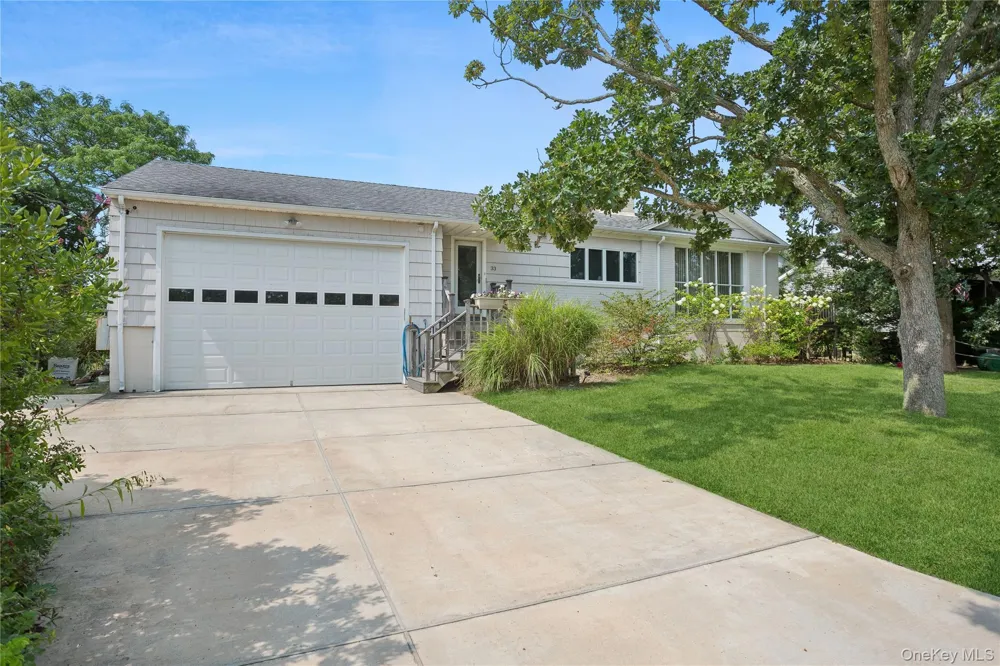 33 Beach Road Laurel, NY 11948