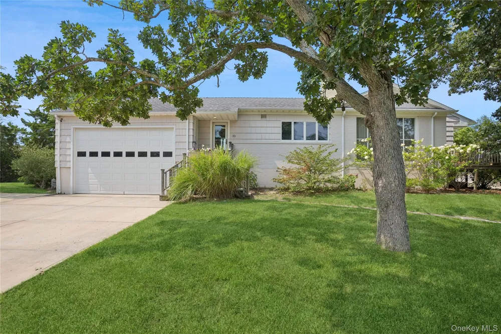 33 Beach Road Laurel, NY 11948