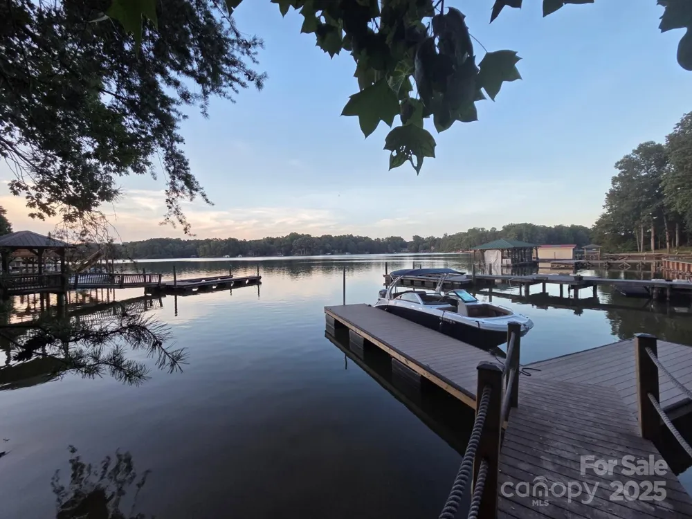 7326 Right Angle Street Sherrills Ford, NC 28673