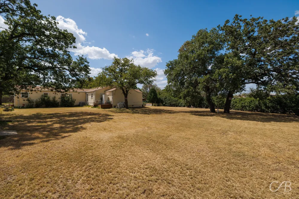 1406 W Commerce Street Eastland, TX 76448