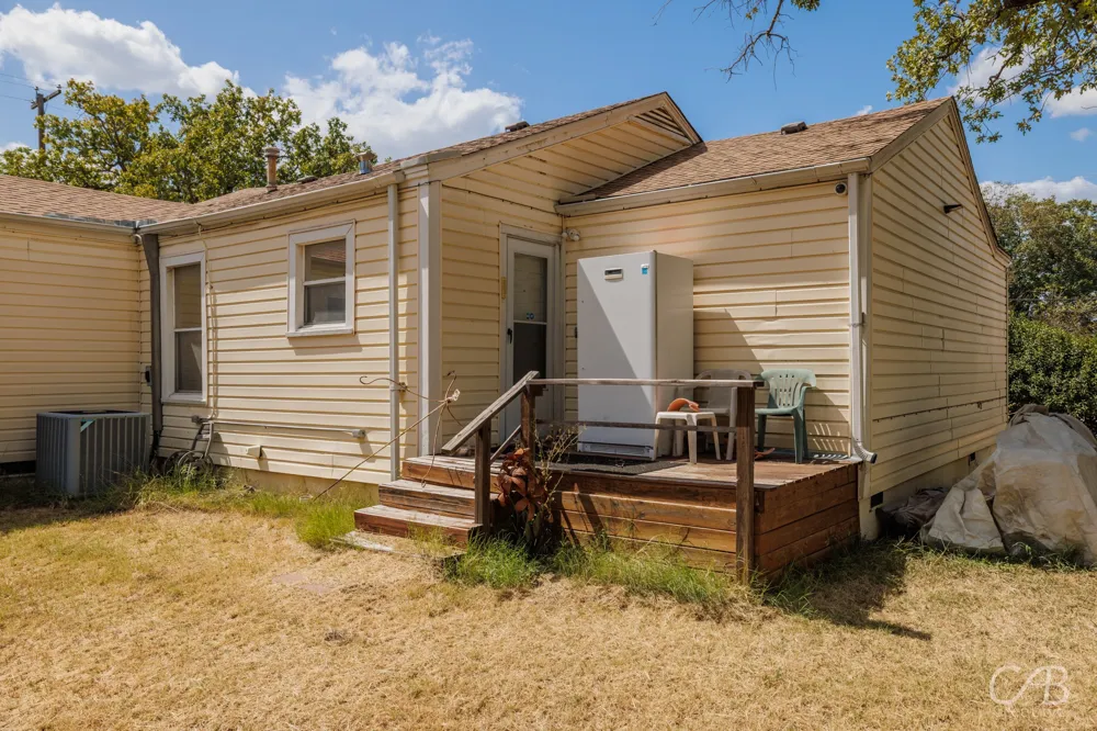 1406 W Commerce Street Eastland, TX 76448