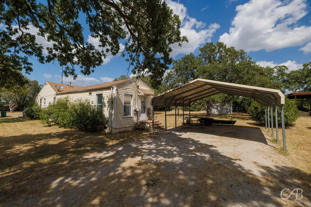 1406 W Commerce Street Eastland, TX 76448