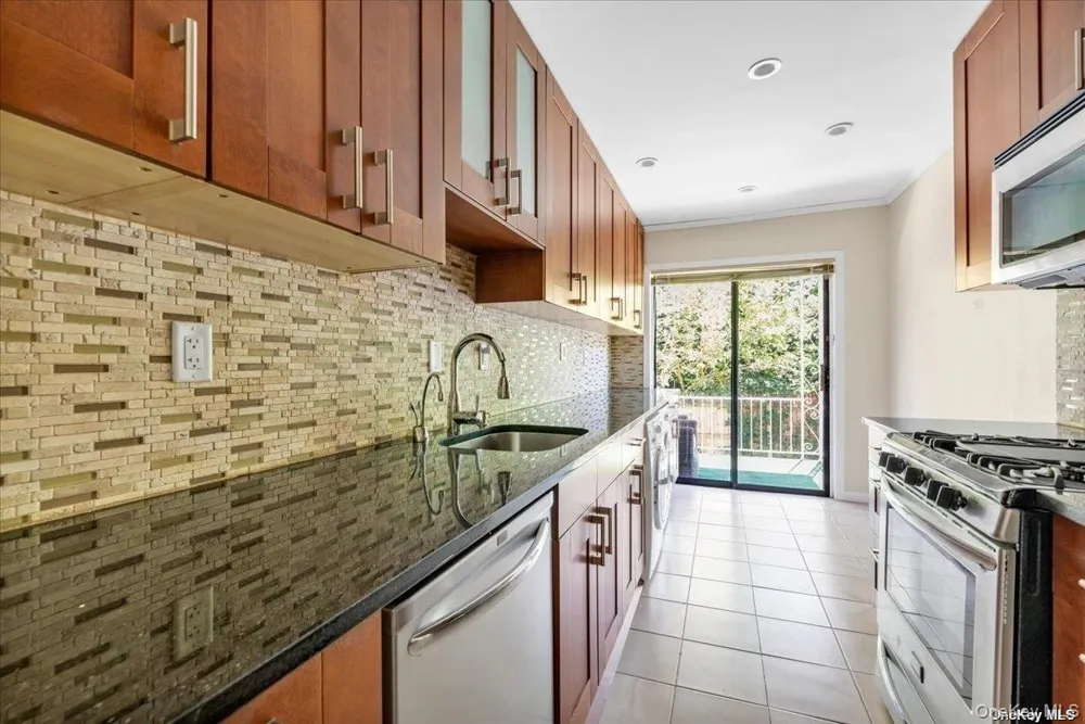 1205 E Broadway #F-13 Hewlett, NY 11557