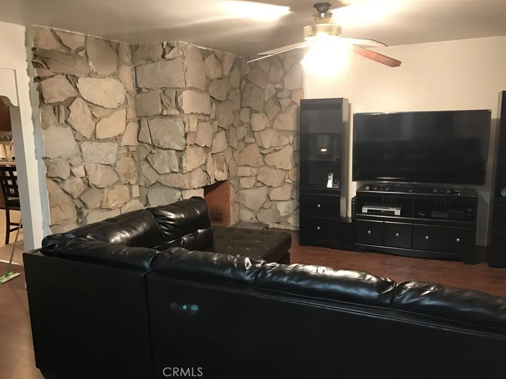 3887 S Van Ness Avenue Los Angeles, CA 90062