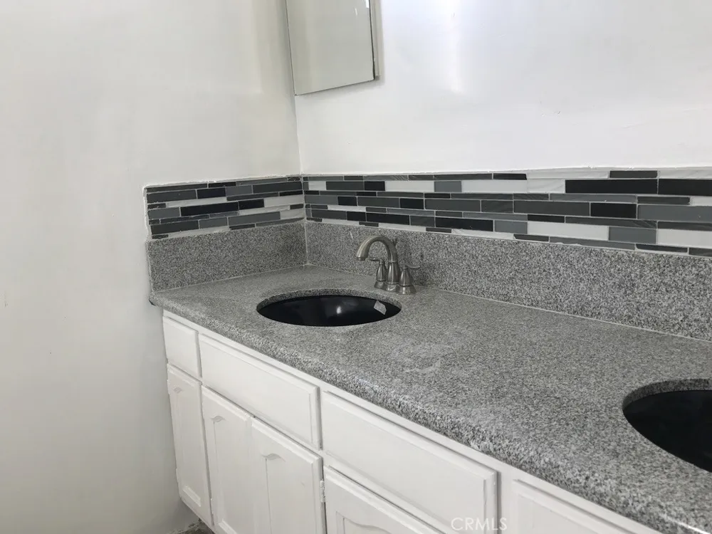 3887 S Van Ness Avenue Los Angeles, CA 90062