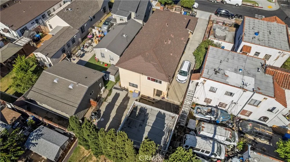 3887 S Van Ness Avenue Los Angeles, CA 90062