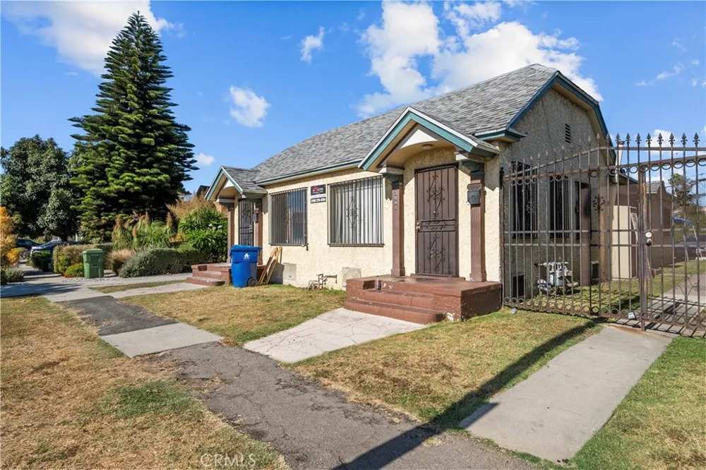 3887 S Van Ness Avenue Los Angeles, CA 90062