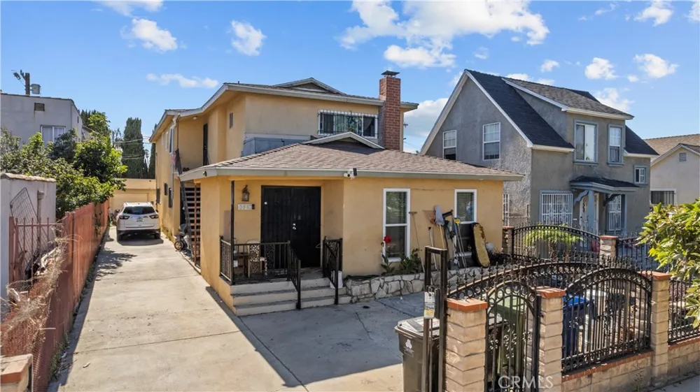 3887 S Van Ness Avenue Los Angeles, CA 90062