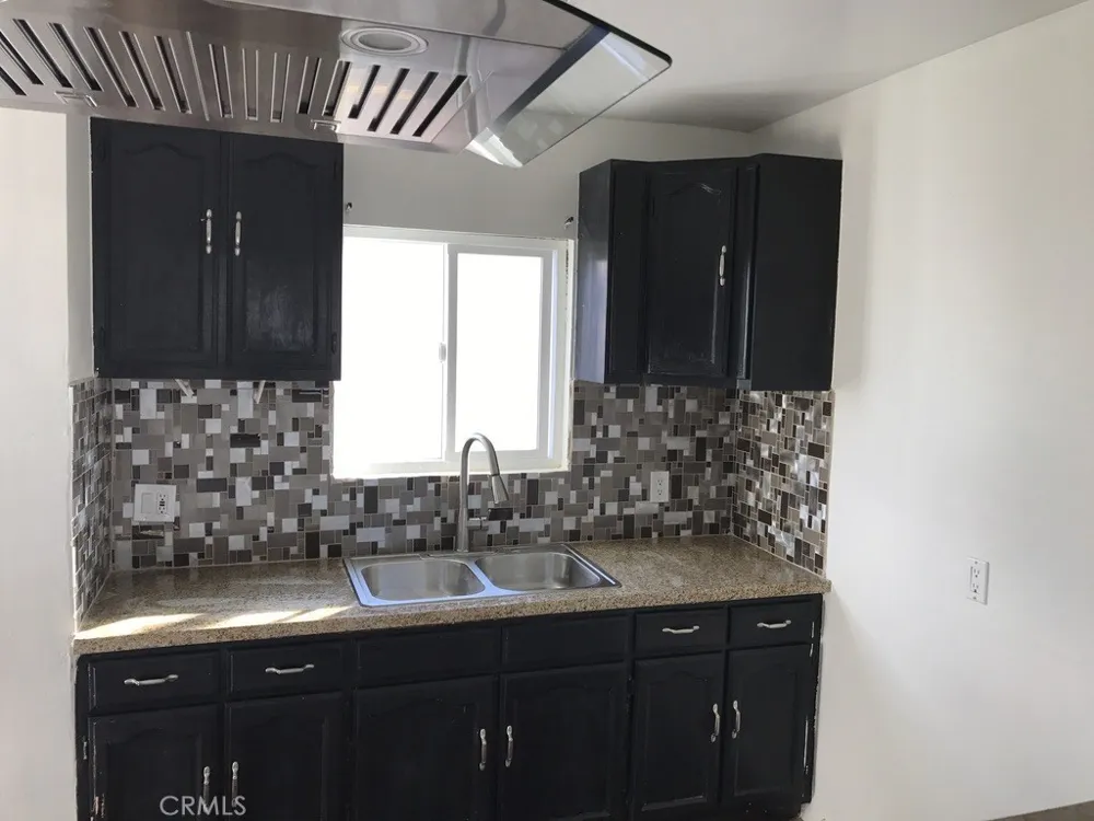3887 S Van Ness Avenue Los Angeles, CA 90062