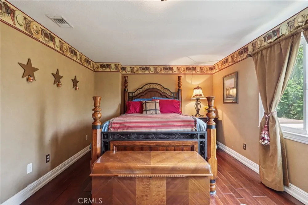 1951 Scarborough Lane San Dimas, CA 91773