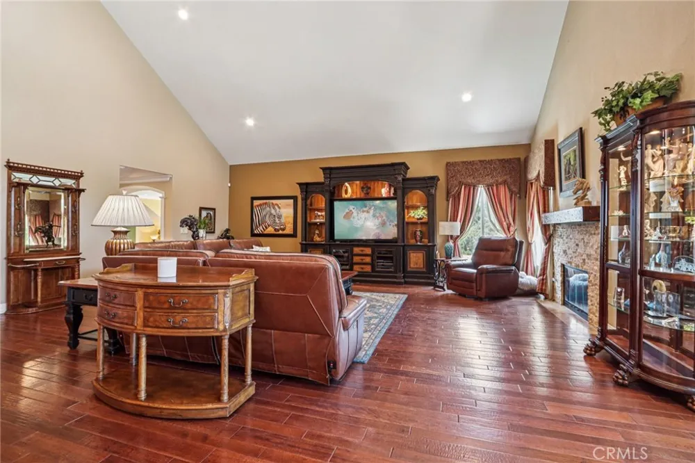 1951 Scarborough Lane San Dimas, CA 91773